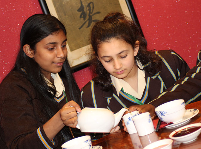 Students-from-Didcot-Girls-School-sampling-Chinese-tea